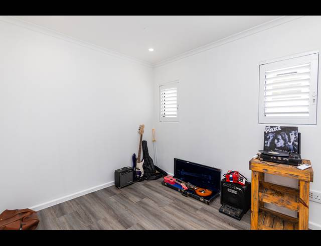 3 BEDROOM FREEHOLD FOR SALE IN SANDOWN